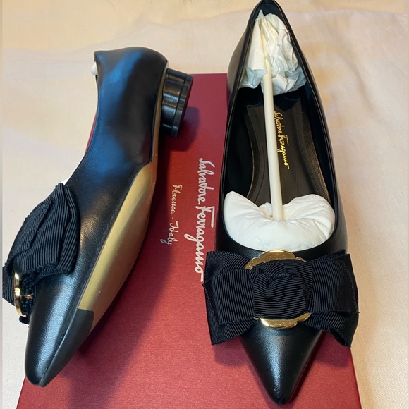 Salvatore Ferragamo Talla Black Leather Flats 37.5